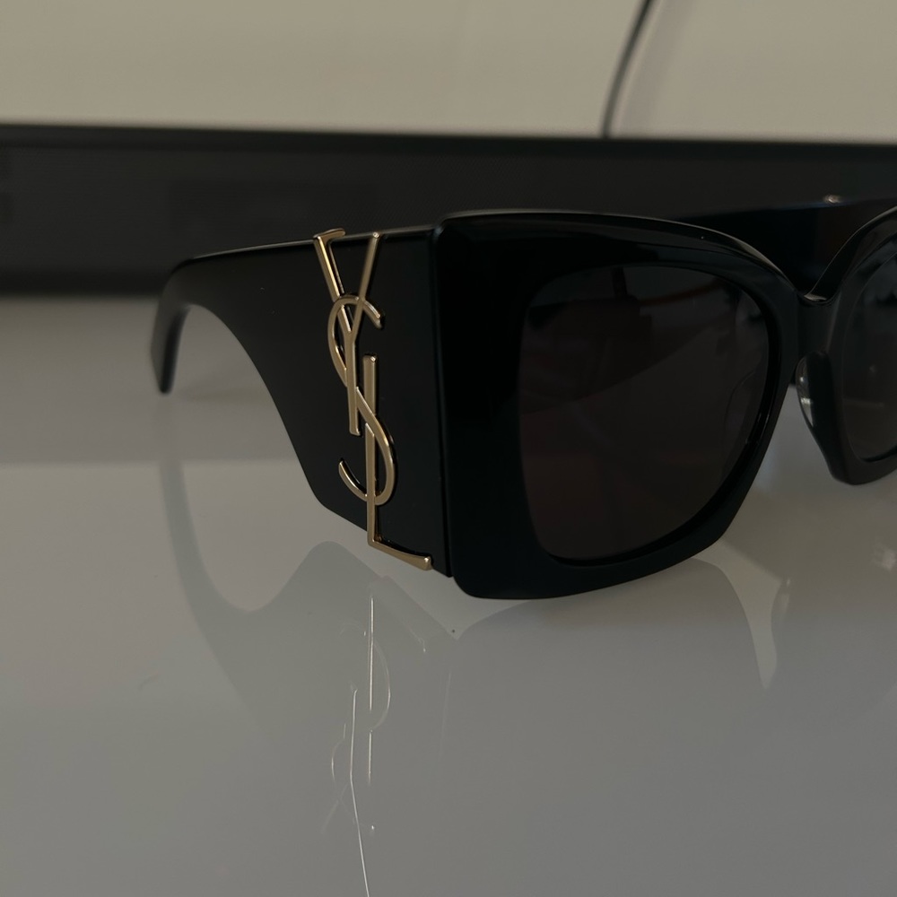 YSL SUNGLASSES BRAND NEW
